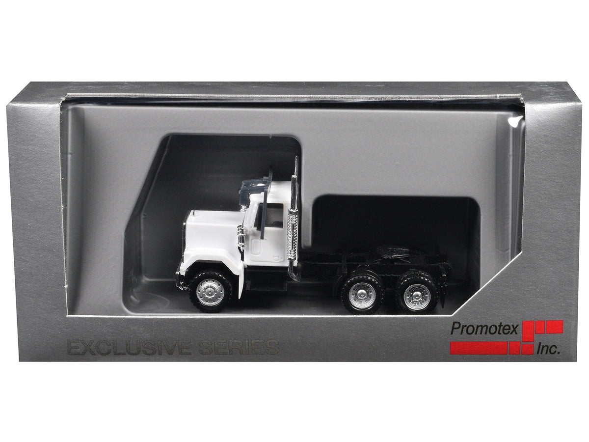 GMC Short Day Cab White 1/87 (HO) Plastic Model Car by Promotex