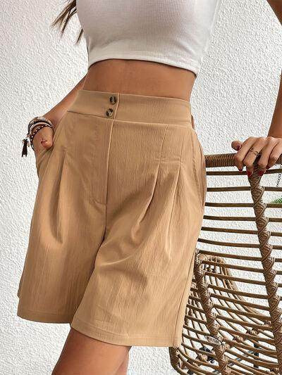 Pocketed Half Elastic Waist Shorts with Side Pockets
