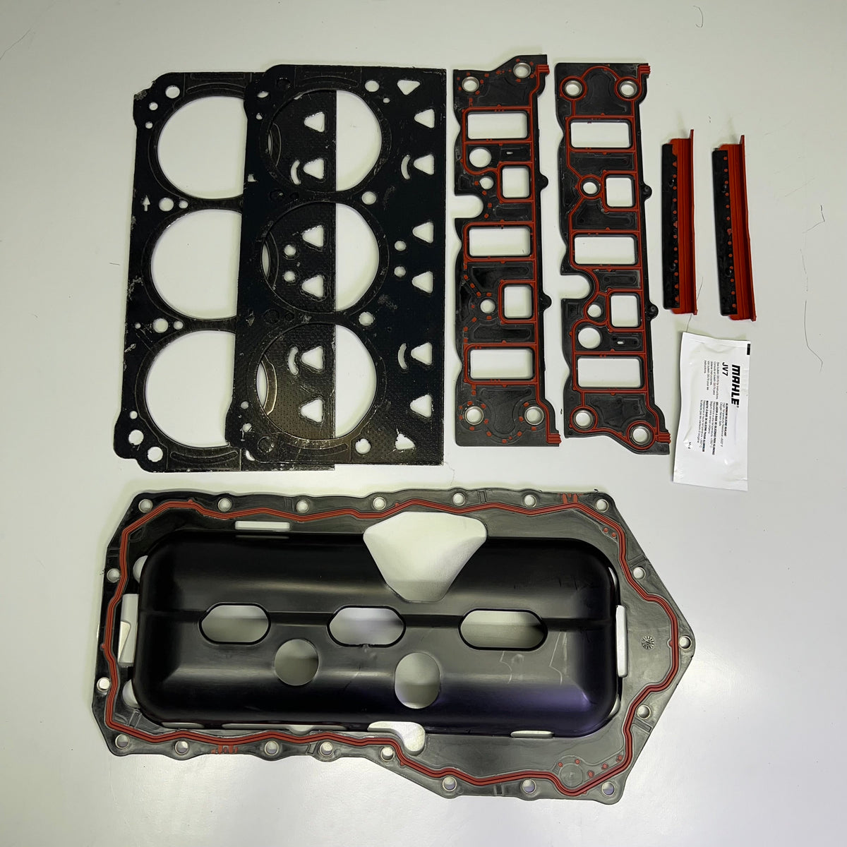 MAHLE Engine Gasket Set For Camaro 2000-02 & Firebird Made In USA 95-3558