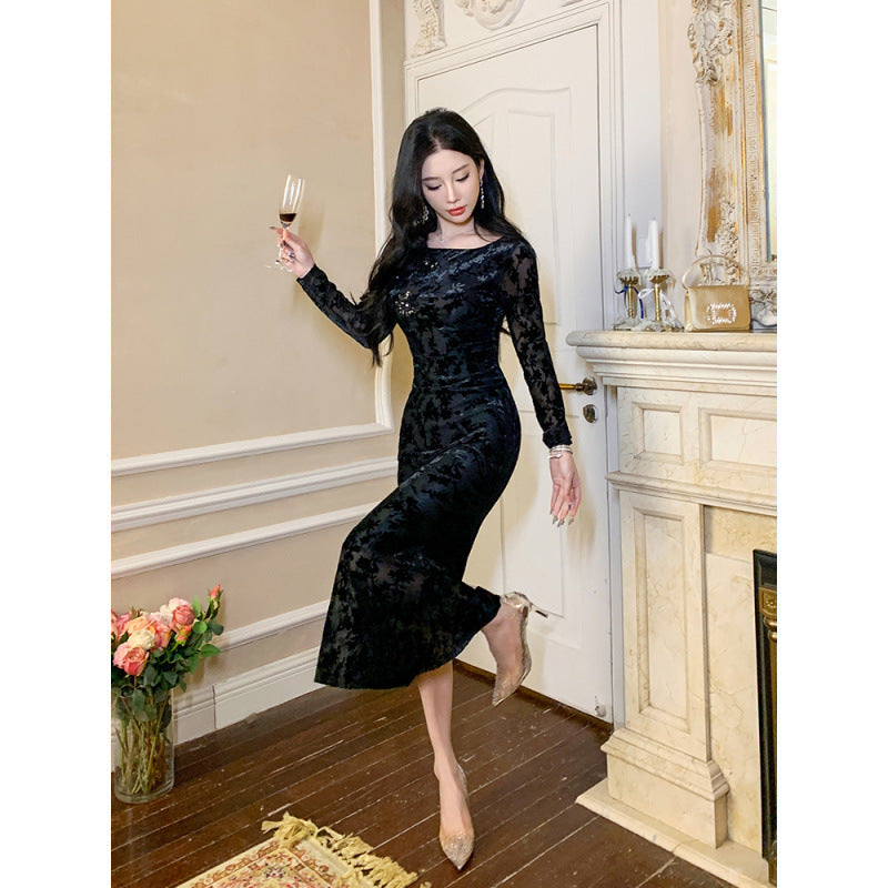A Light Luxury And Elegant Lace Dress That Wraps Around The Buttocks