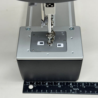 BERNINA Q20 Longarm Quilting Machine w/ Accessories - Sewing Equipment