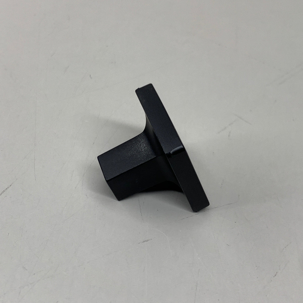 BERENSON (25 PACK) Contemporary Advantage One Square Knob Matte Black 0951-1055-P