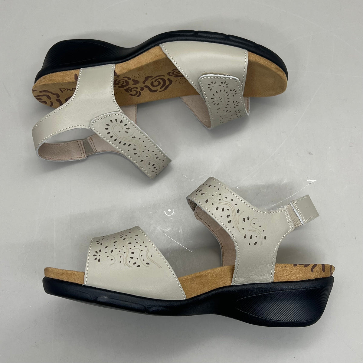 PROPET Wanda Sandal w/Wedge Heel Design Womens Sz 7.5 XX WIDE (4E) Cream WSX203L