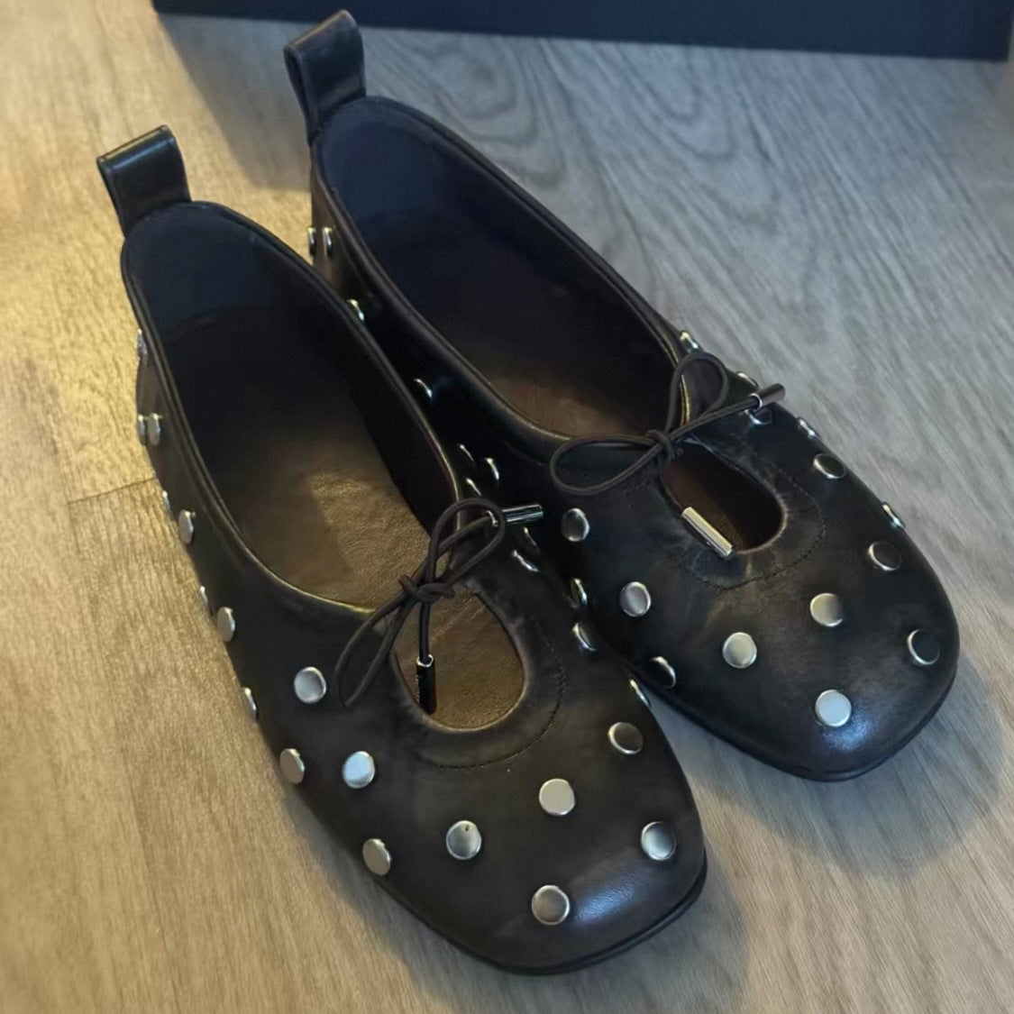Women Fashionable Rivet Bow Ballet Flats