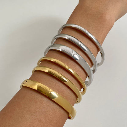 Retro Minimalistic Gold Buckle Bracelet
