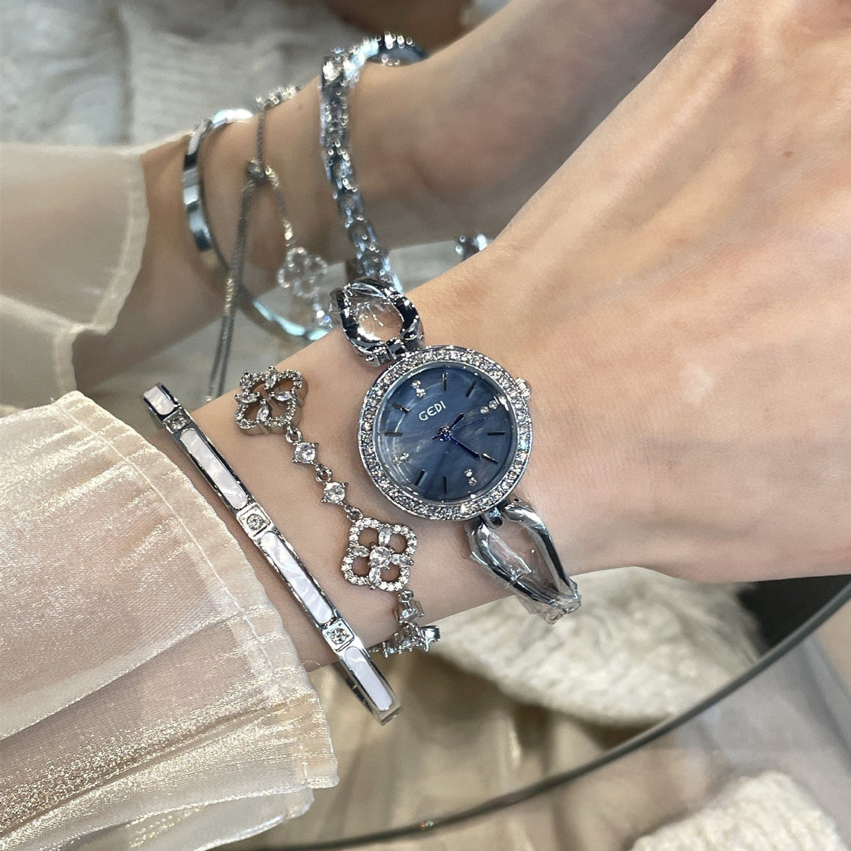Stylish And Minimalist Alloy Womens Watch
