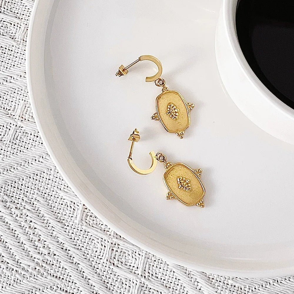18K Gold Titanium C-Shaped Block Earrings