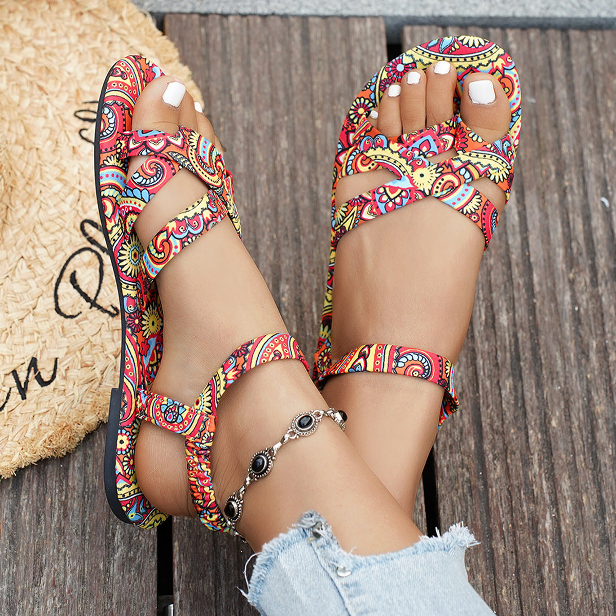 Flat-bottomed Printed Thong Sandals In Roman Style