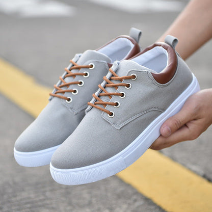 Sports canvas shoes