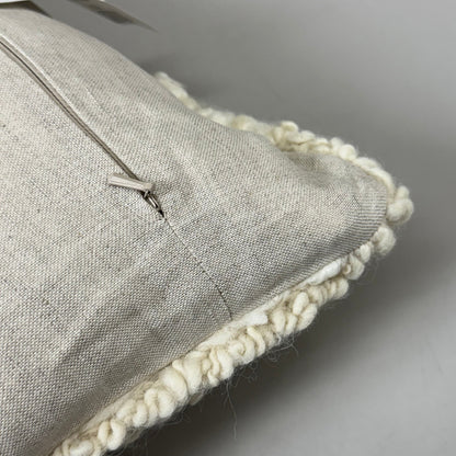 VILLA 22"x22" RN Sinclair Decorative Throw Pillow in Ivory
