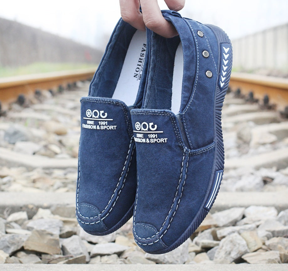 Men's canvas shoes with a pedal