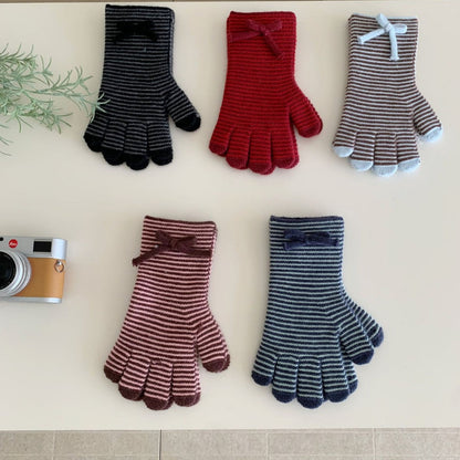 Knitted Wool Gloves With Touchscreen-compatible Fingertips And A Bow Detail