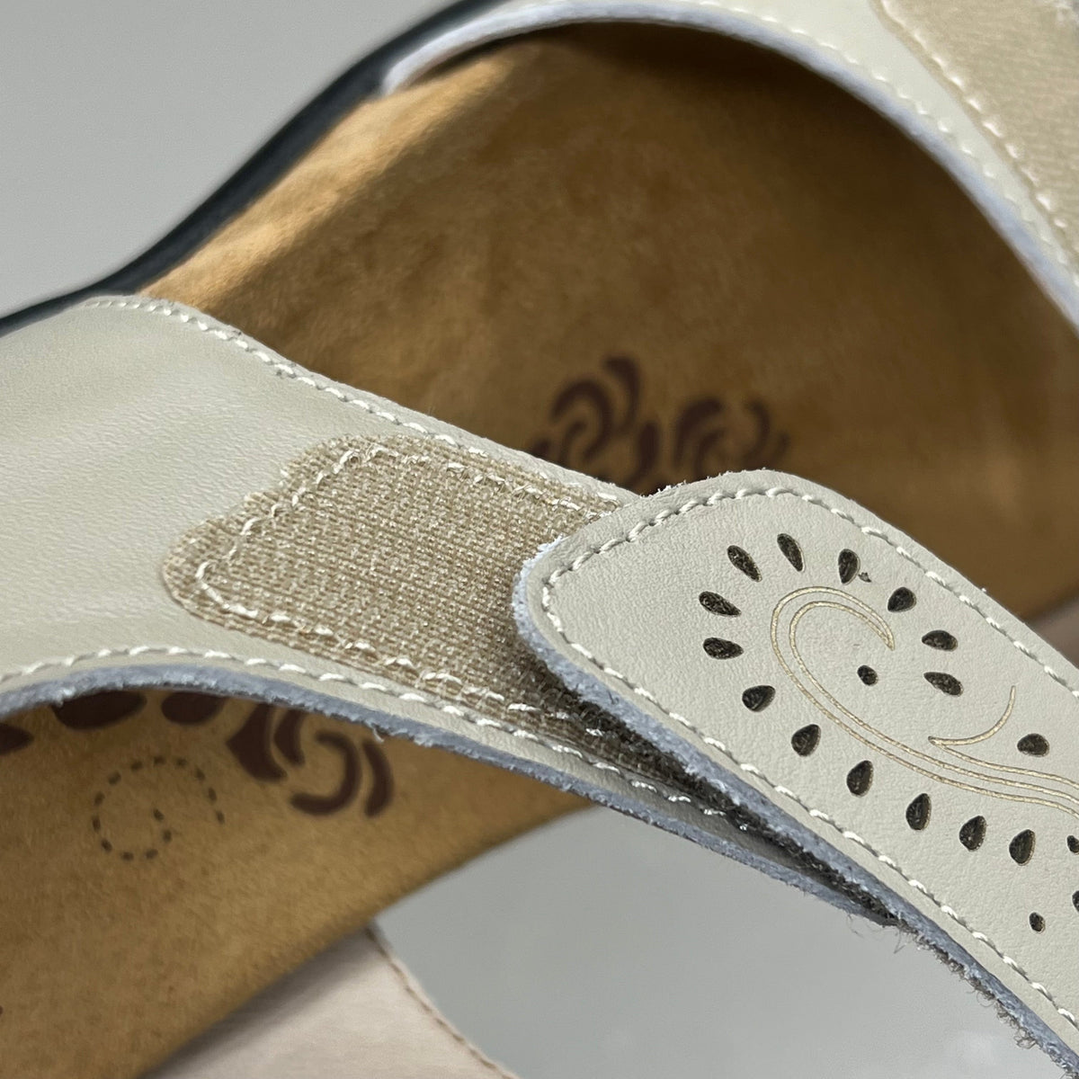 PROPET Wanda Sandal w/Wedge Heel Design Womens Sz 7.5 XX WIDE (4E) Cream WSX203L