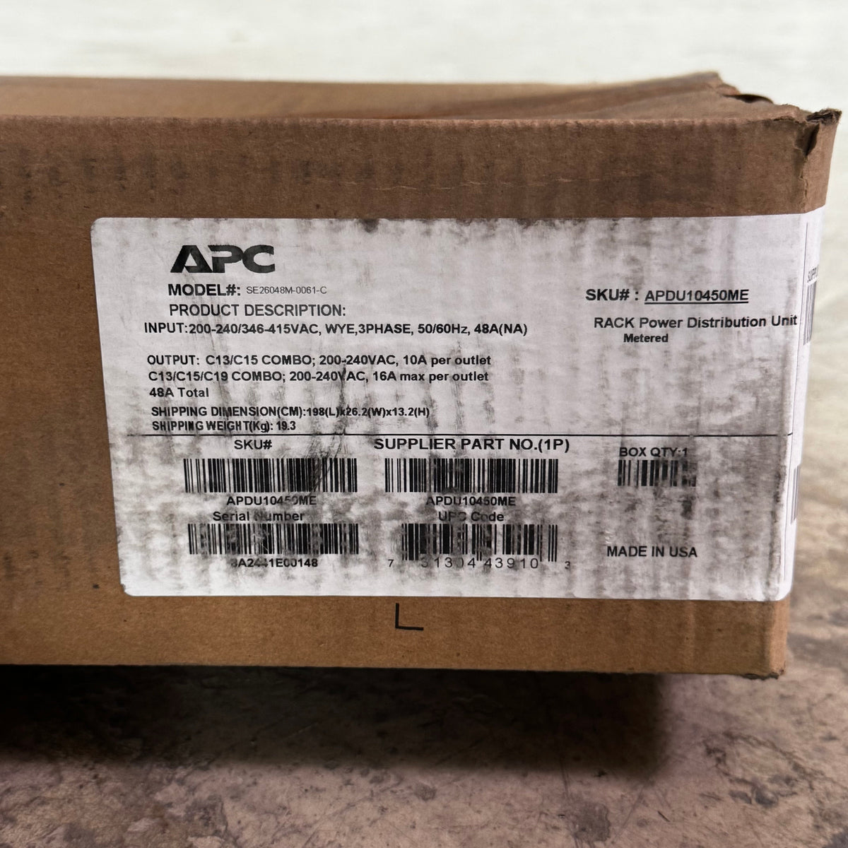 APC Power Distribution Units Input 200-240/346-415VAC  74"L Black SE26048M-0061-C