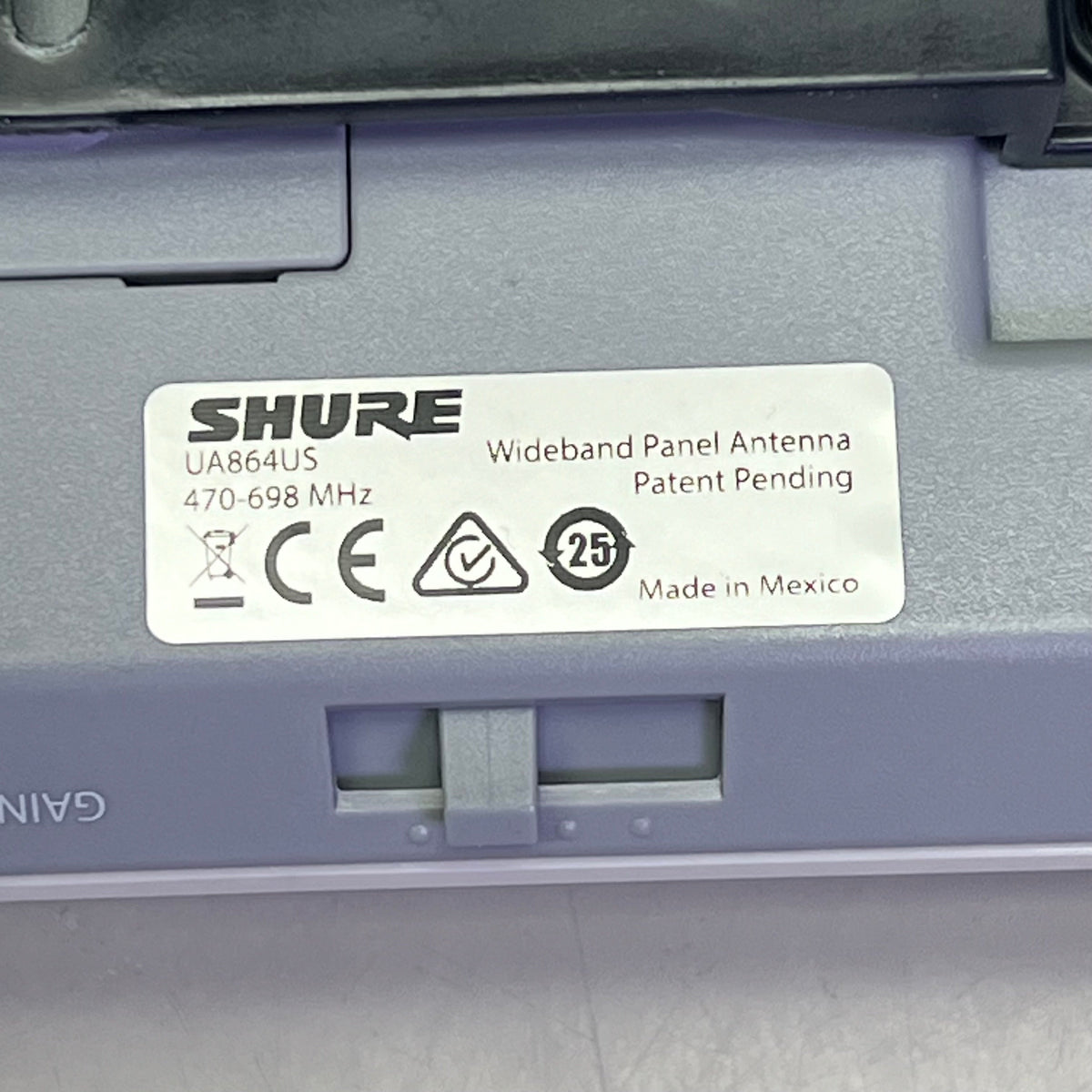 SHURE Wall-Mounted Wideband RF Coverage Panel Antenna 470-698 MHz White
