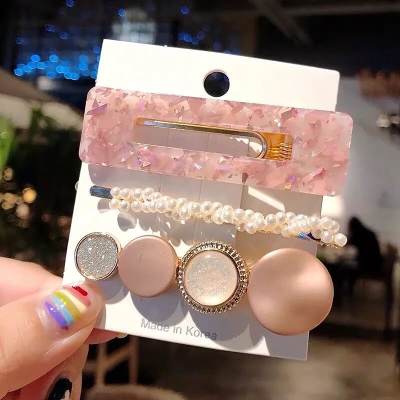 Pearl hair accessories