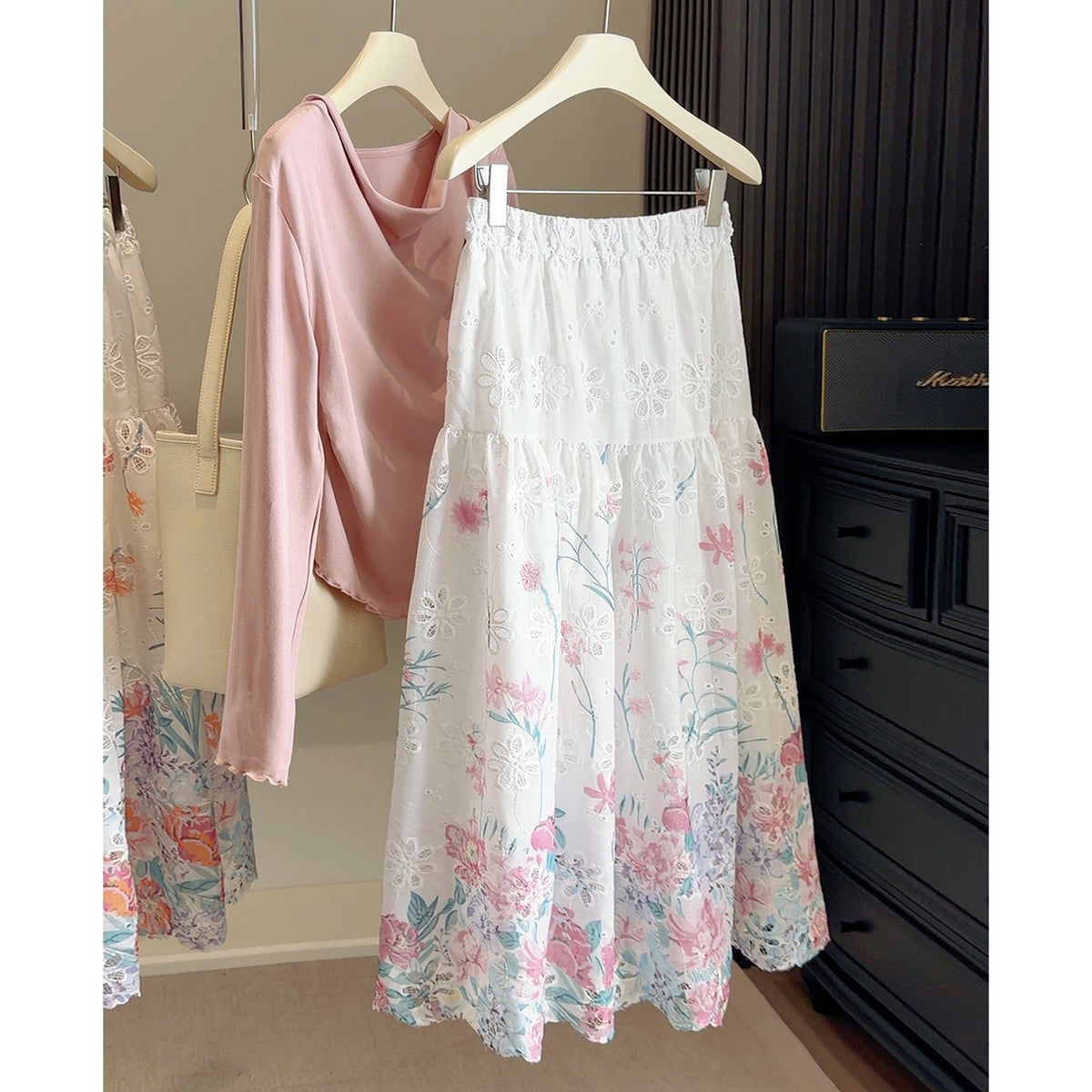 Casual Versatile A-line Midi Skirt With A Flared Hem