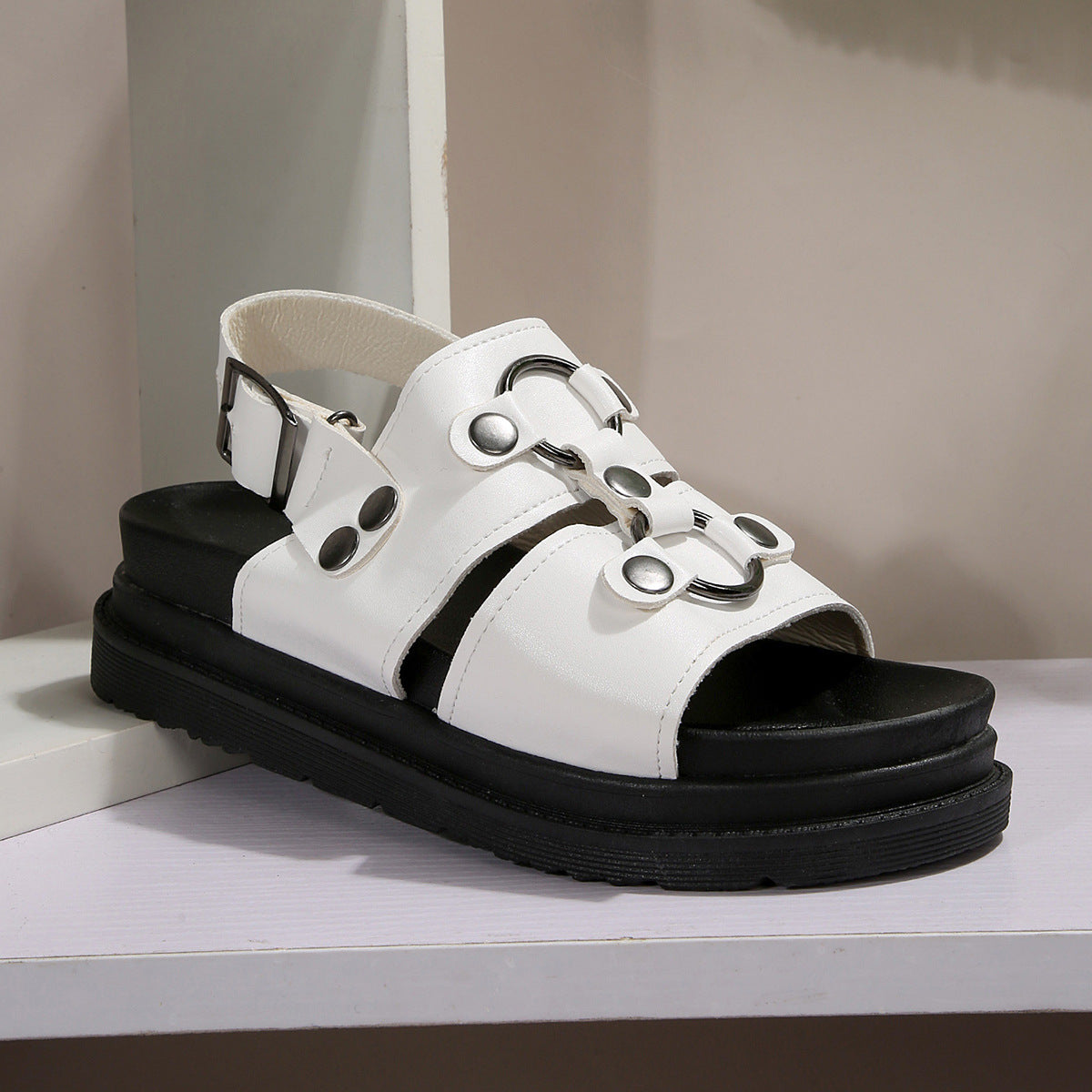 Rivet Sports Sandals Fashionable Beachwear