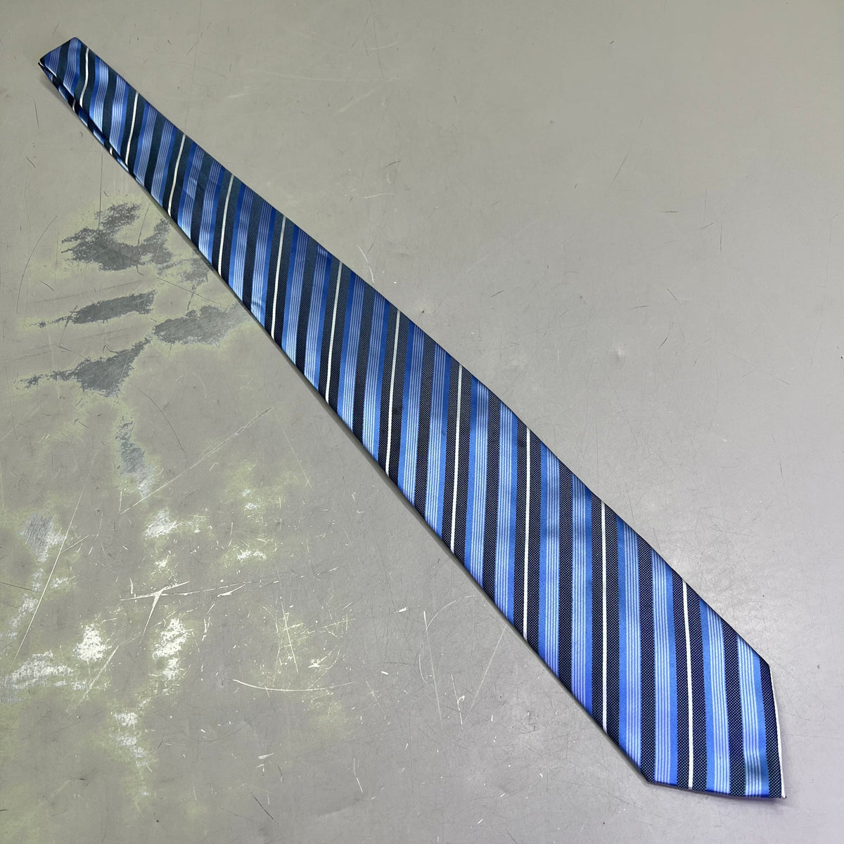 ALEXANDER JULIAN COLOURS Slanted Formal Pattern Tie 60" Blue/White (Pre-Owned)
