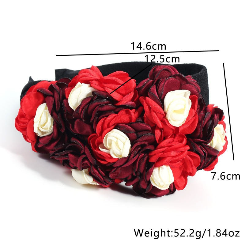 Fashionable design with three-dimensional flower headbands on the side