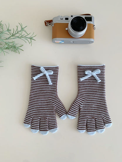 Knitted Wool Gloves With Touchscreen-compatible Fingertips And A Bow Detail