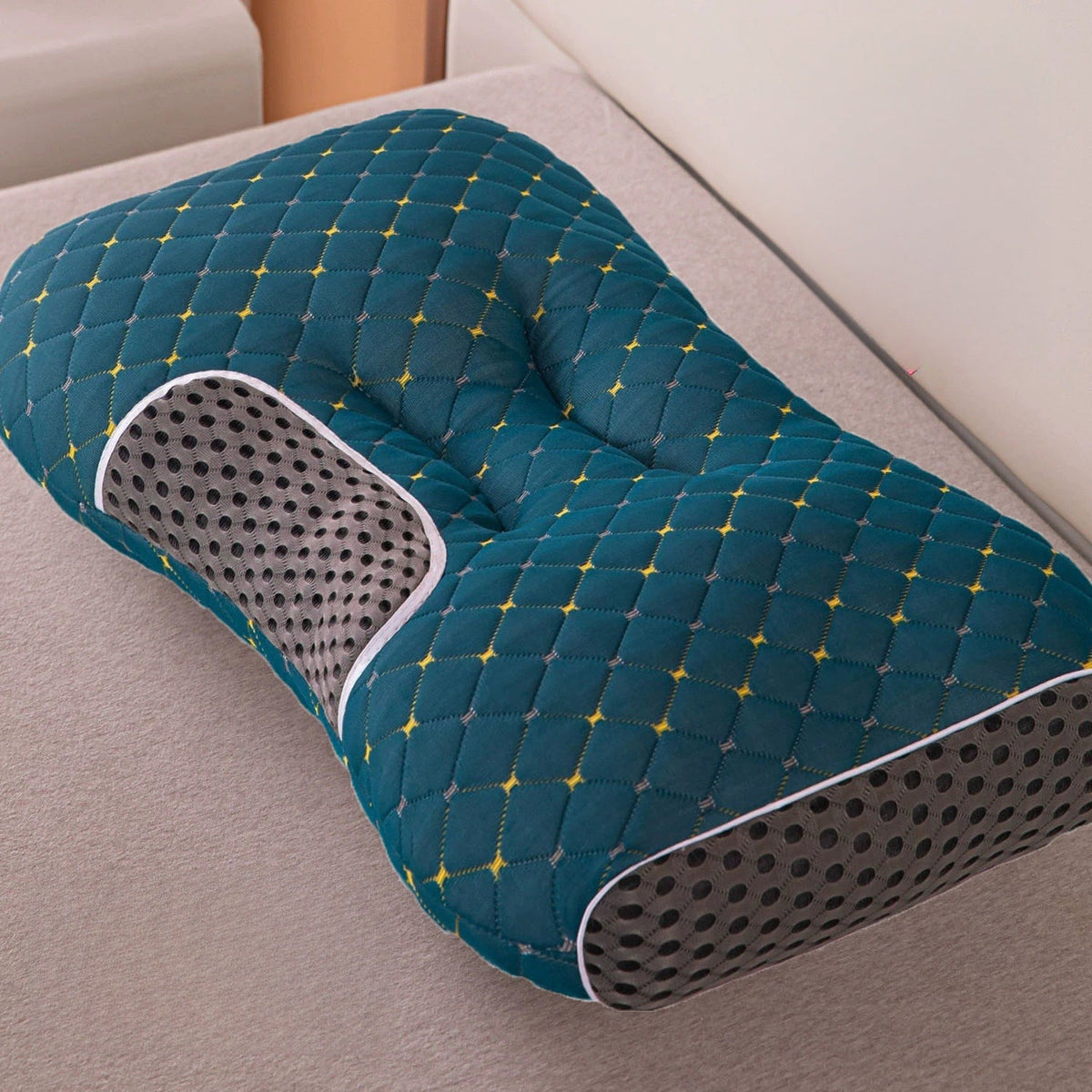 Pillow core protects cervical spine and helps sleep