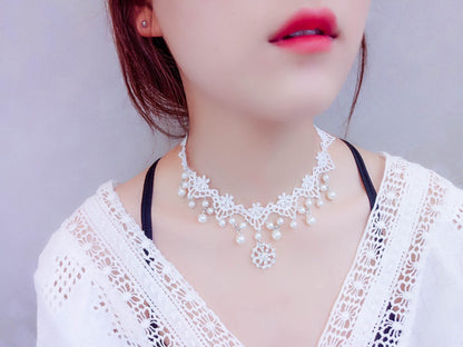 Women's white lace gemstone necklace