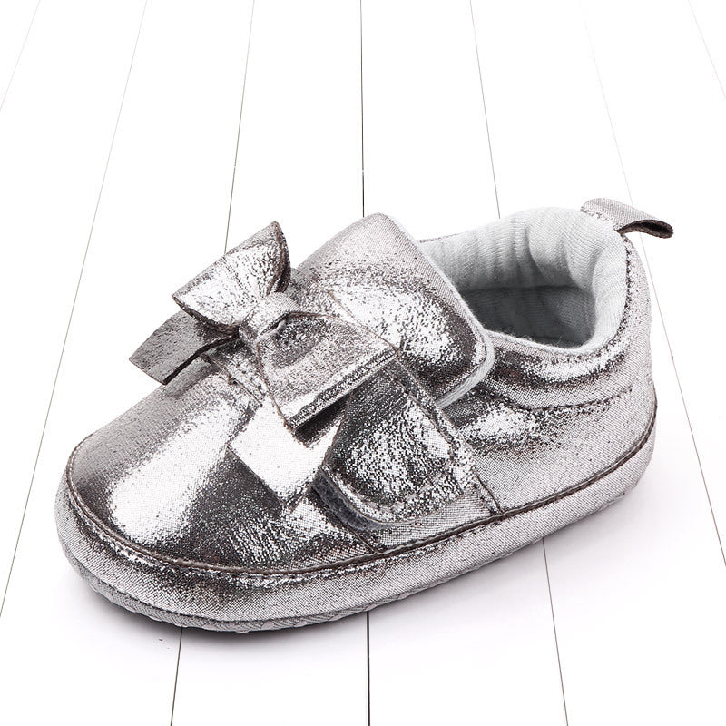 Shiny bow baby shoes