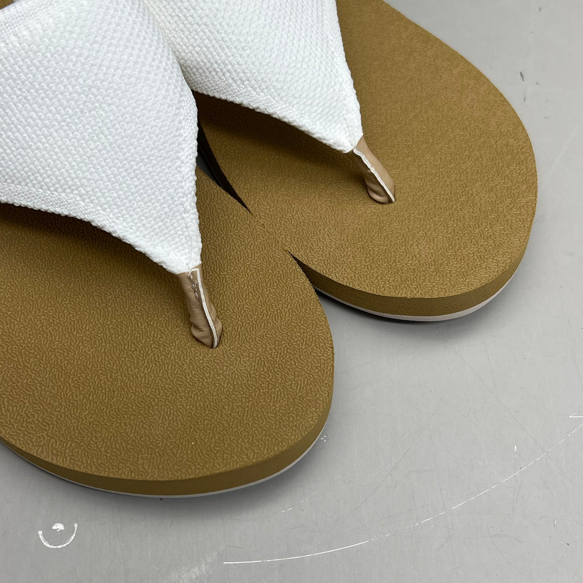 COBIAN Bermuda Bounce Mesh Strap Women's Sz 6 EU 35.5 Cream BEB24-110-9