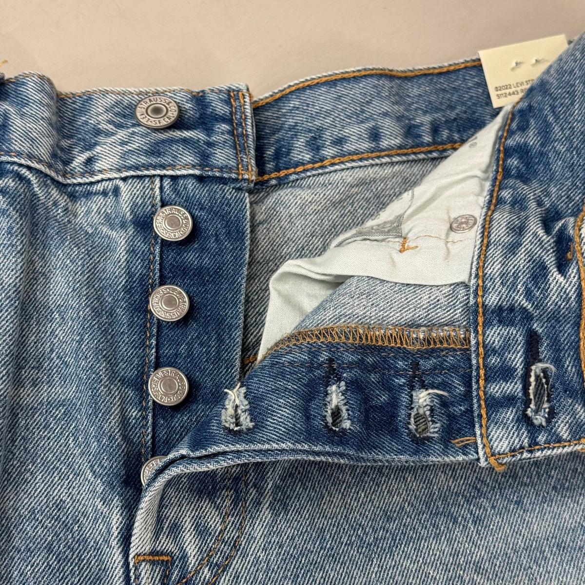 LEVIS 501 Original Fit High Rise Shorts Women's Sz 28 Vague Finish Medium Wash