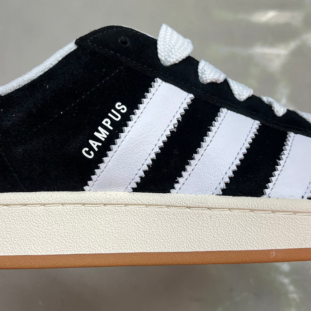 ADIDAS Campus 00s Fat Lace Sneaker Men's Sz 10 Core Black/Cloud White/Off White
