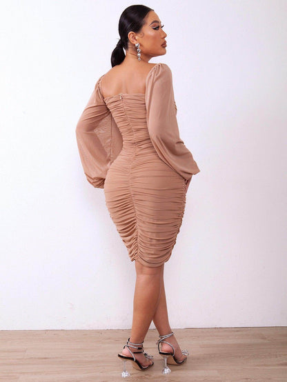 Zip-Back Ruched Bodycon Dress for Chic Minimalist Style