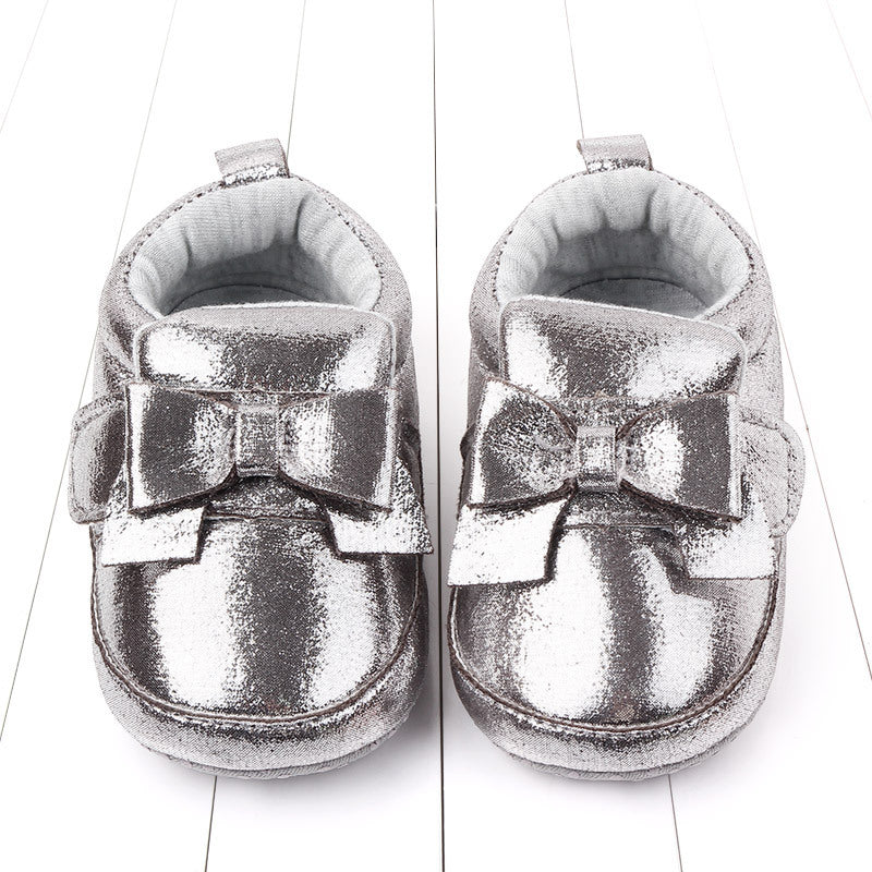Shiny bow baby shoes