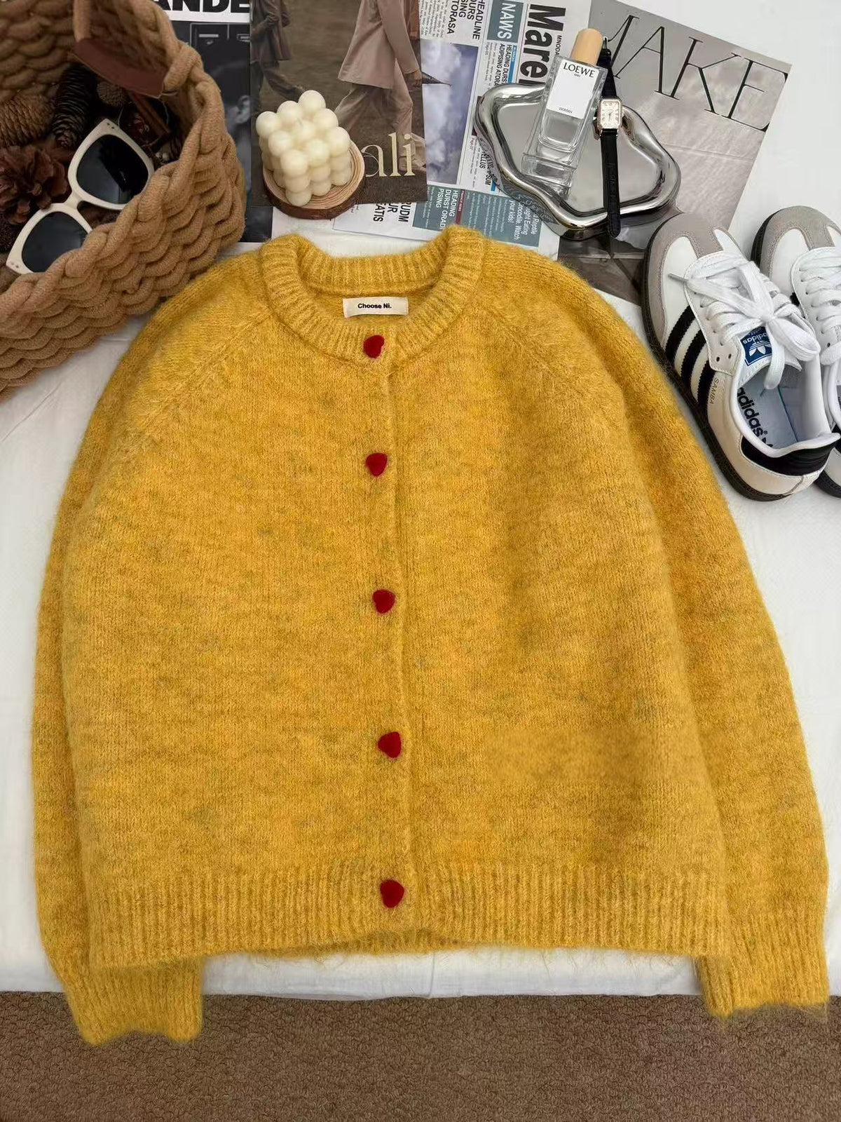 Women's Casual Knit Cardigan With Contrasting Buttons