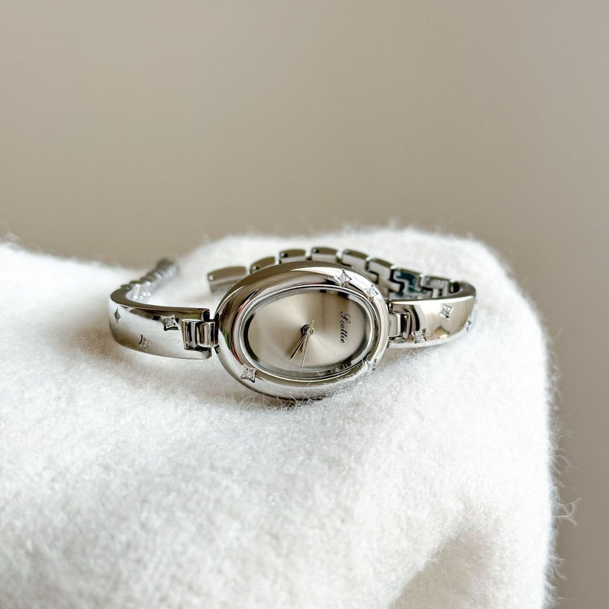Oval Disk Bracelet Watch