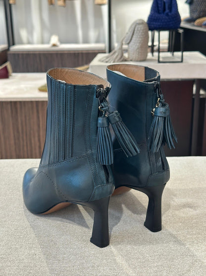 Pointed-toe Short Boots With A Back Zipper And A New-style Side Zipper