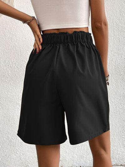 Pocketed Half Elastic Waist Shorts with Side Pockets