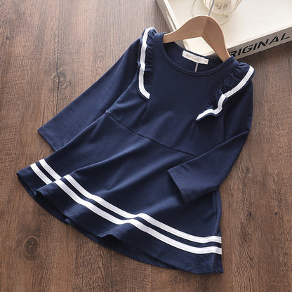 A girl's skirt with lotus leaf lace