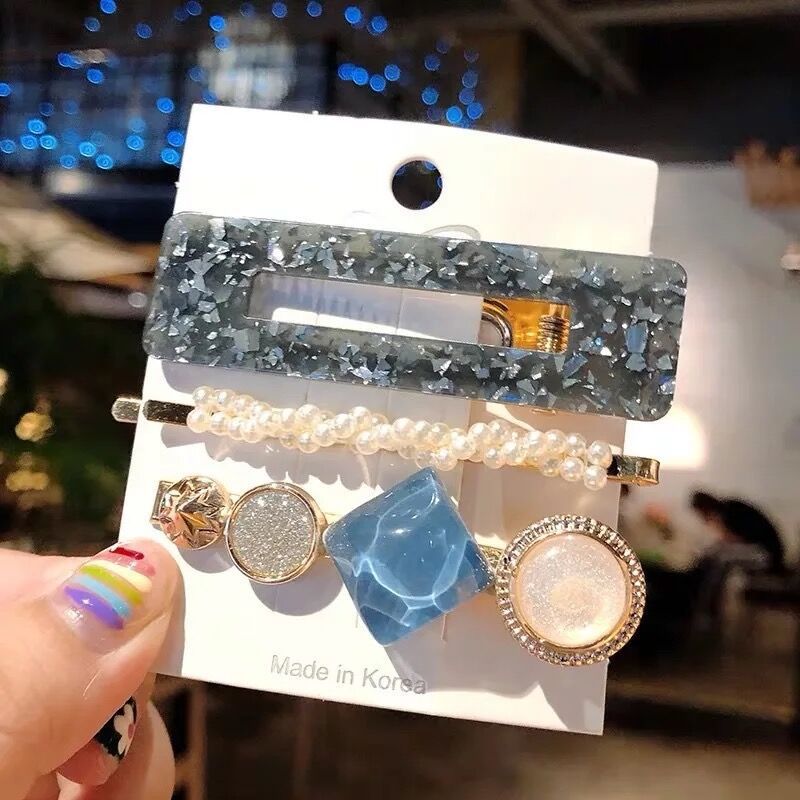 Pearl hair accessories
