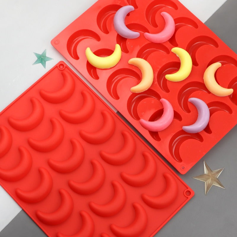 18 Chain Moon Silicone Ice Grid Mold Cold Soap Mold Creative Silicone Mold Bending Moon Chocolate Mold