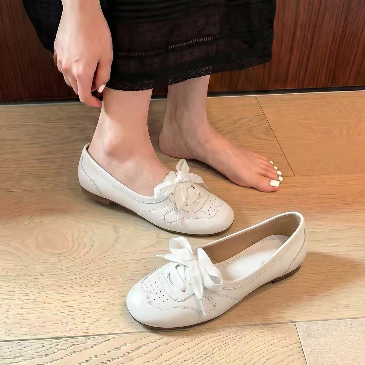 Women Vintage Retro Ribbon Lace-Up Suede Patchwork Ballet Flats, Round Toe Perforated Soft Leather Foldable Comfy Slip On Elegant Casual Daily