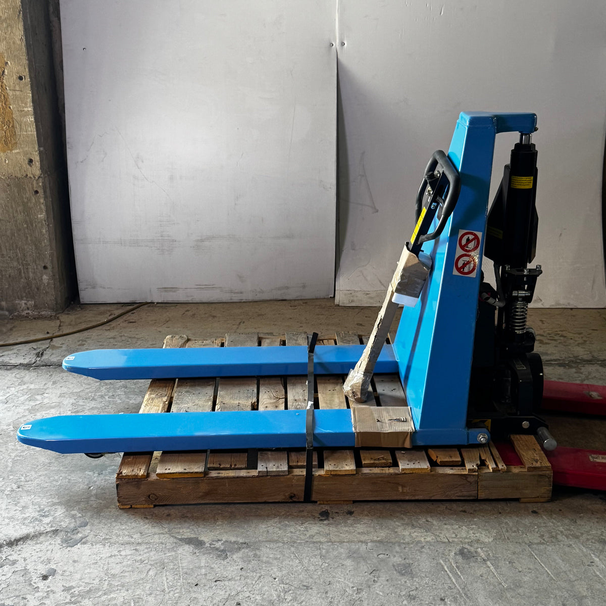 Electric Pallet Jack 1000Kg 62"L x 27"W x 51"H Blue GD2405176