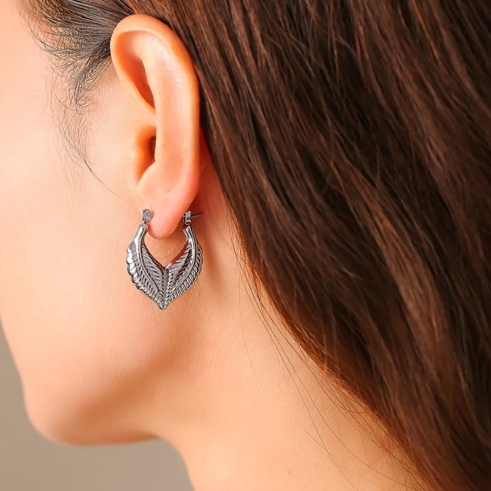 Leaf patchwork heart-shaped earrings with a niche design and titanium steel earrings