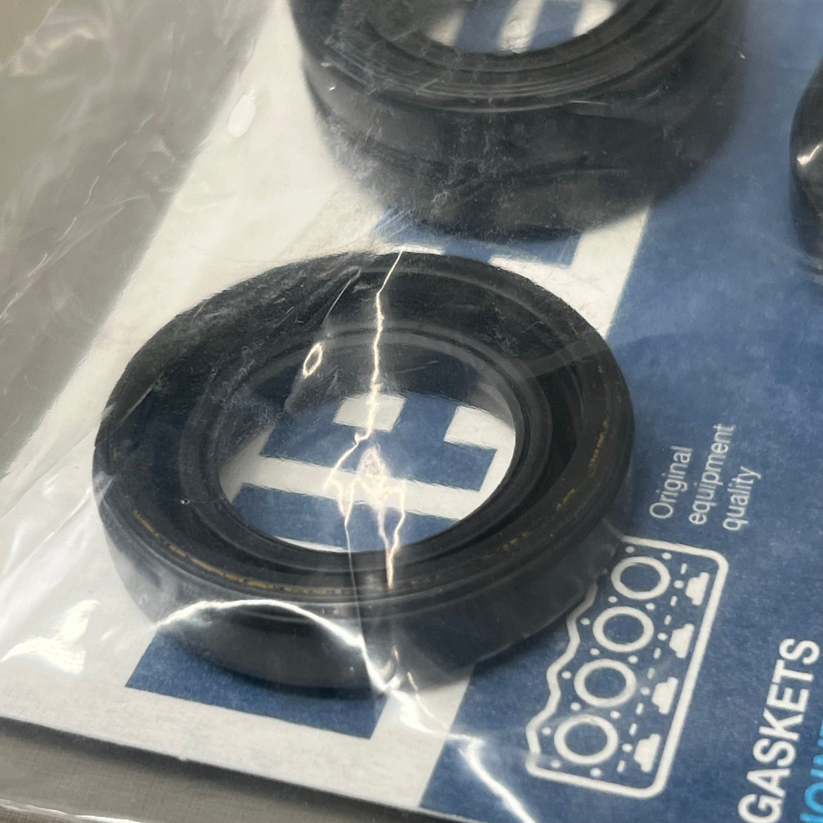 MAHLE (2 Piece) Spark Plug Tube Seal For Hyundai Black B31733