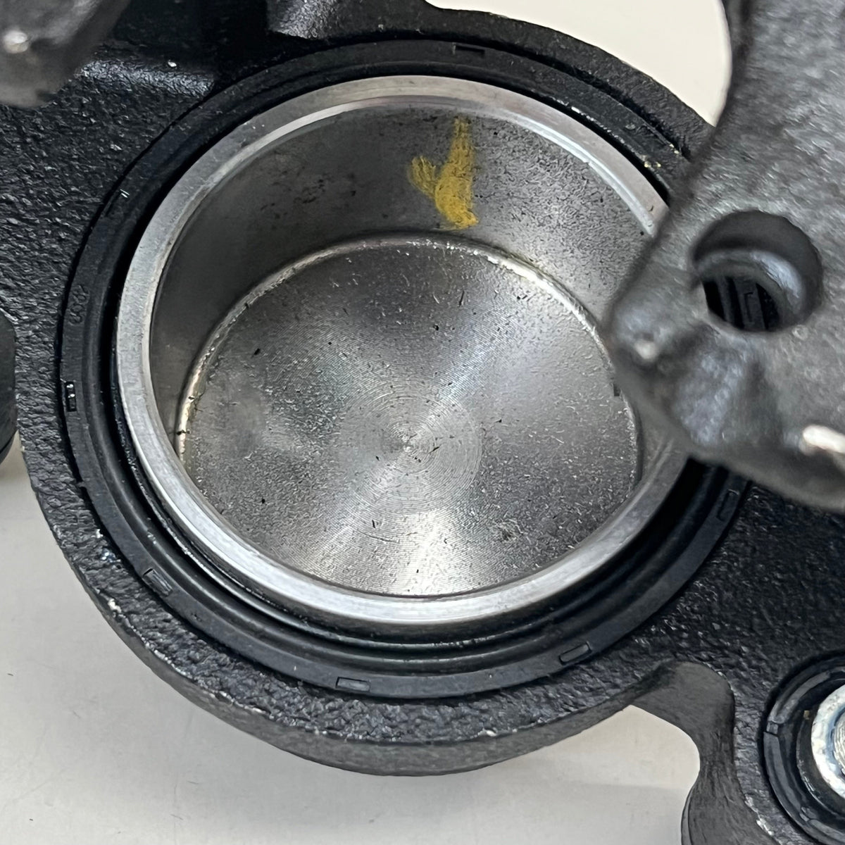 ADAPTIVE ONE Semi Loaded Coated Brake Caliper