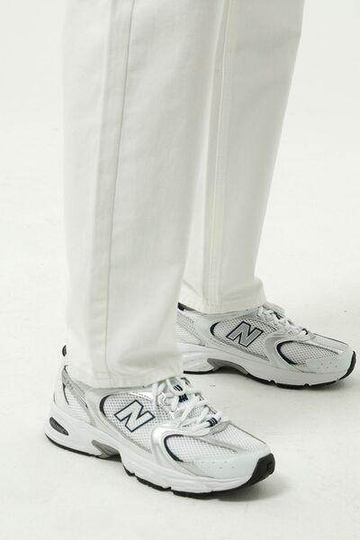 Straight Leg Jeans with Pockets for All-Day Comfort