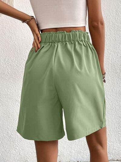 Pocketed Half Elastic Waist Shorts with Side Pockets