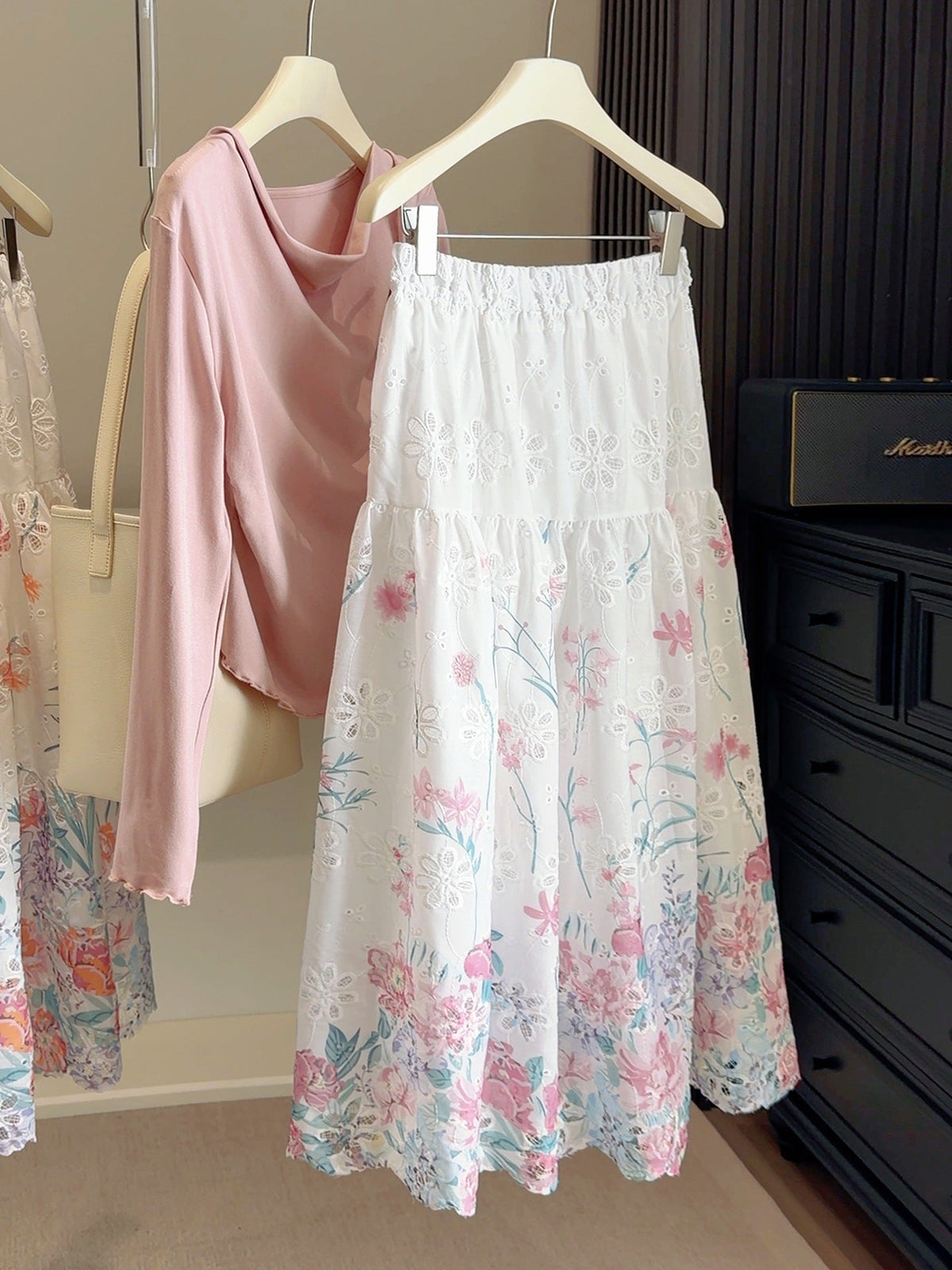Casual Versatile A-line Midi Skirt With A Flared Hem
