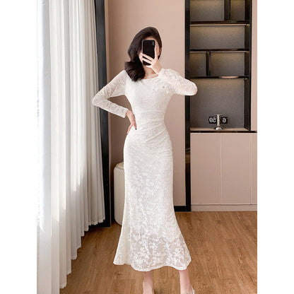 A Light Luxury And Elegant Lace Dress That Wraps Around The Buttocks