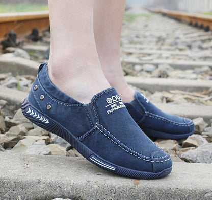 Men's canvas shoes with a pedal